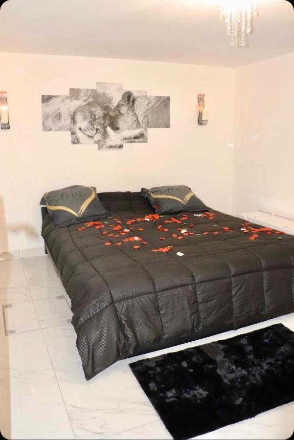 Love Room Givors Eksteriør billede